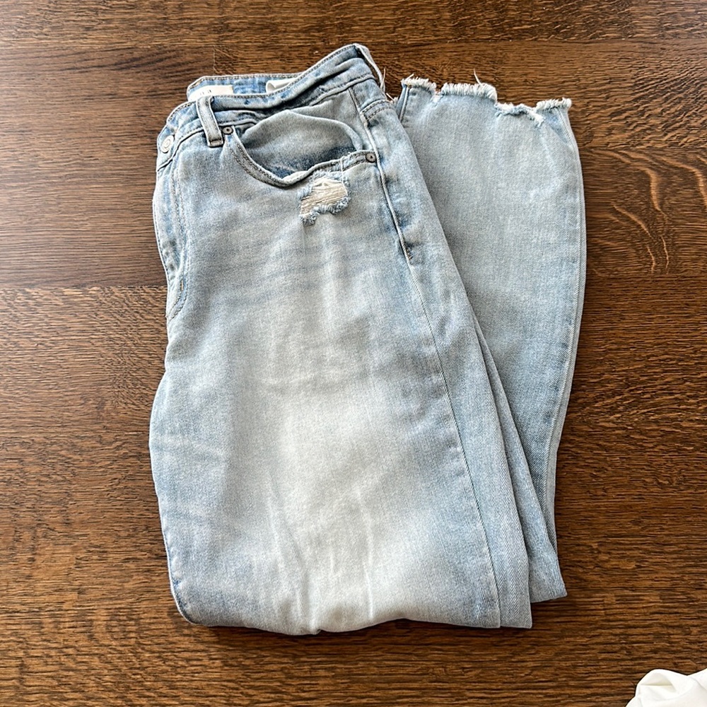 Eunina - Light Was Ripped Jeans - Picture 2 of 8